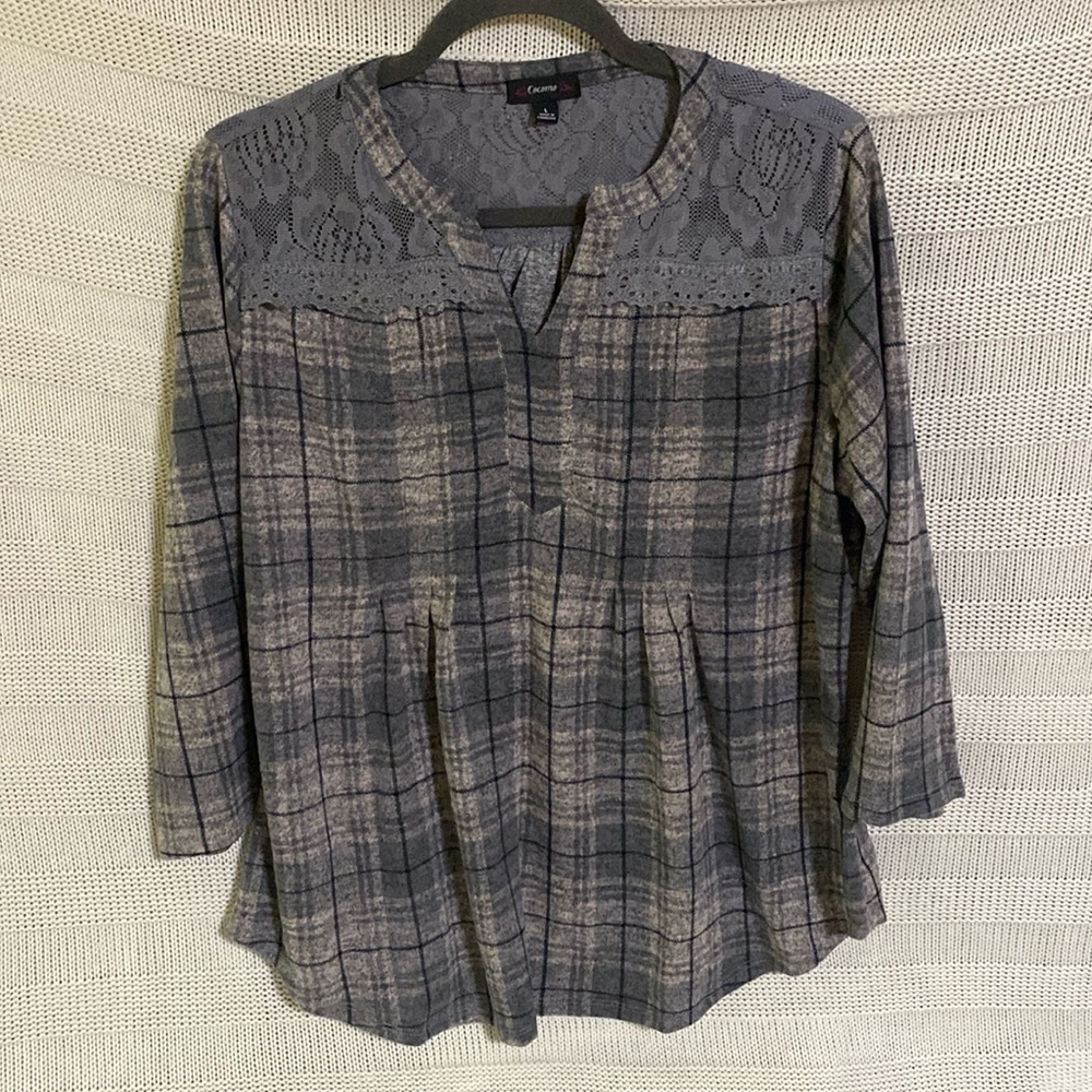 Cocomo Large Top grays and black and soft pink and lace on the back